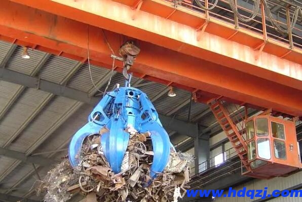 雙梁抓斗橋式起重機電動機的絕緣層構(gòu)造，是根據(jù)電流量尺寸或是工作電壓多少明確?